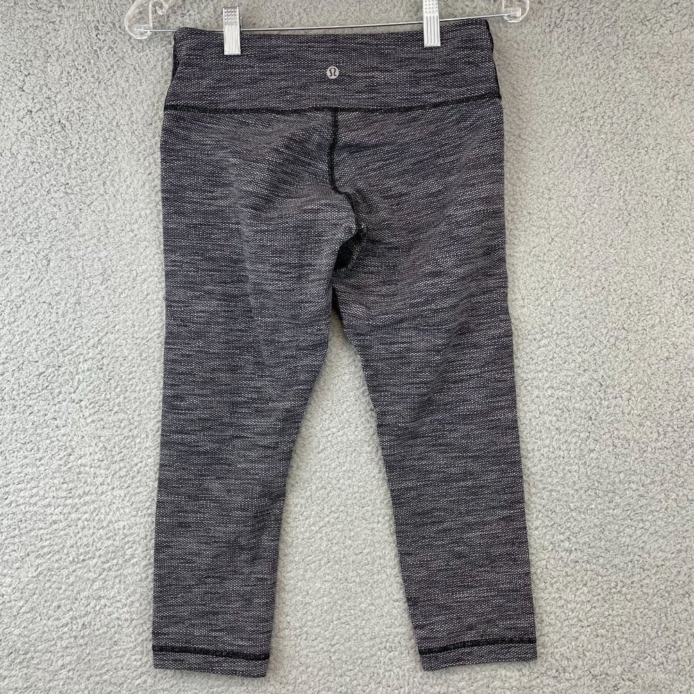 Lululemon Women Cropped Legging Size 6 yoga workout - Picture 1 of 9